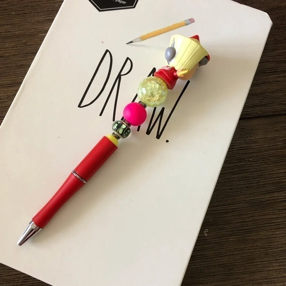 Disney Doorables: Sleeping Beauty: Flora handmade beaded pen
